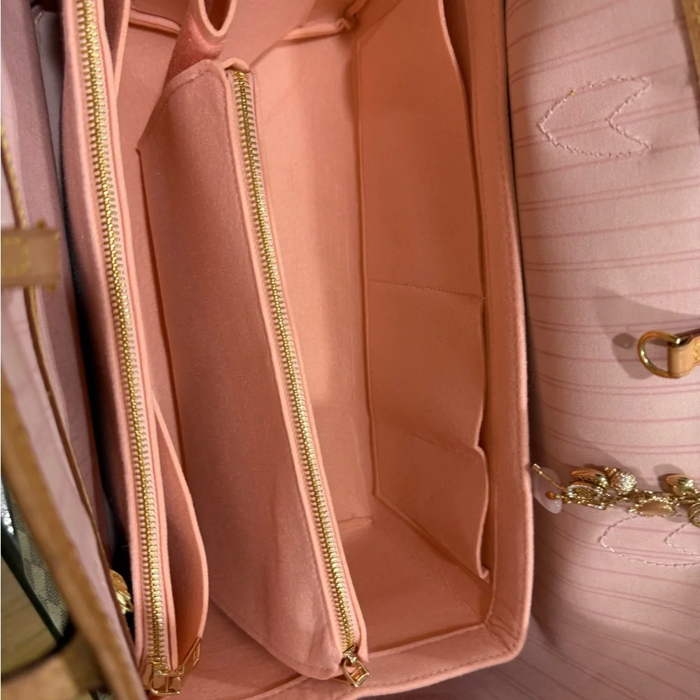 Louis Vuitton Never-Full GM. 2021 Damier Azure purchased via Poshmark. - Picture 9 of 14